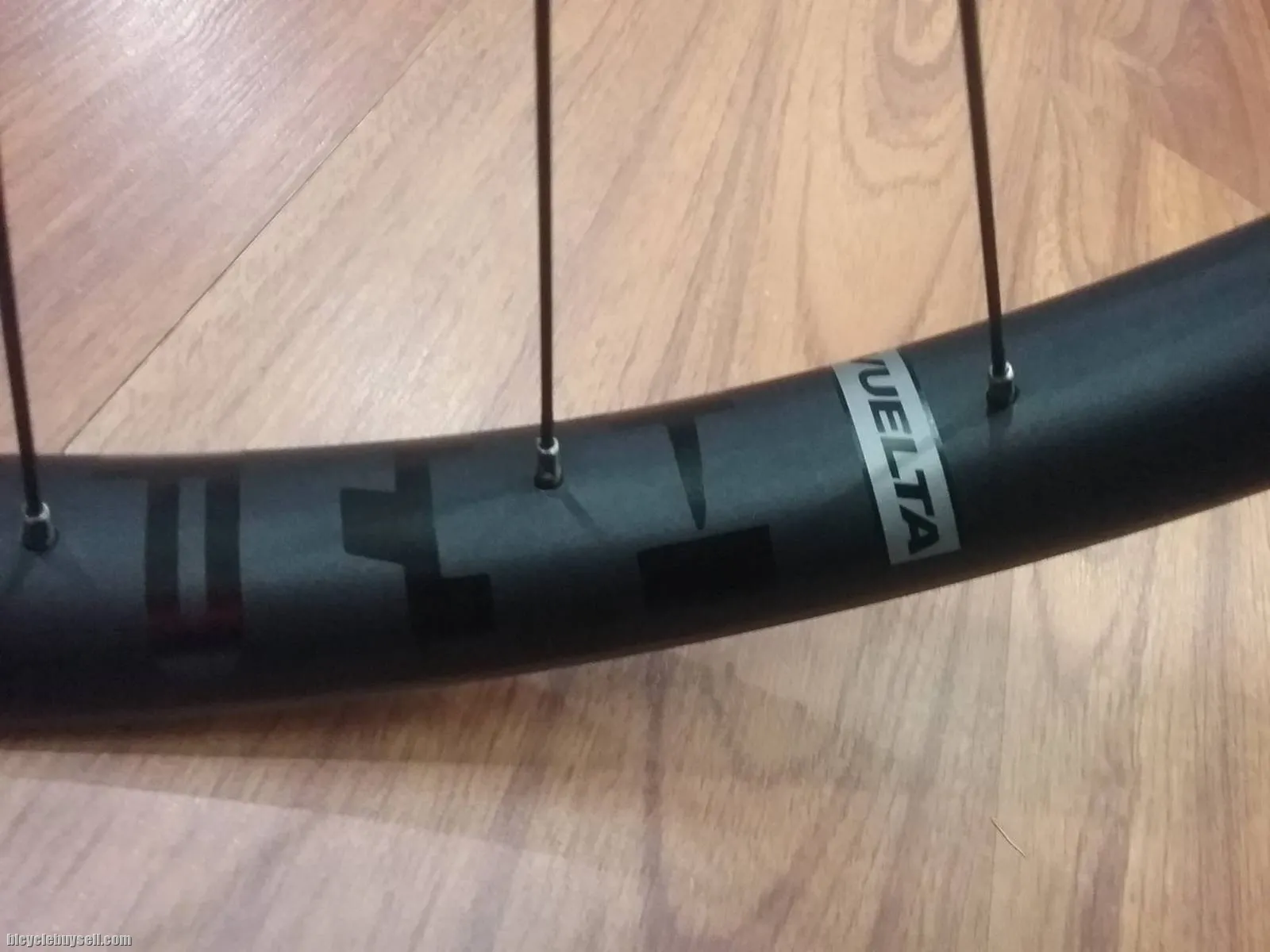 Vuelta Hyperlite Boost 27.5 Plus tubeless ready