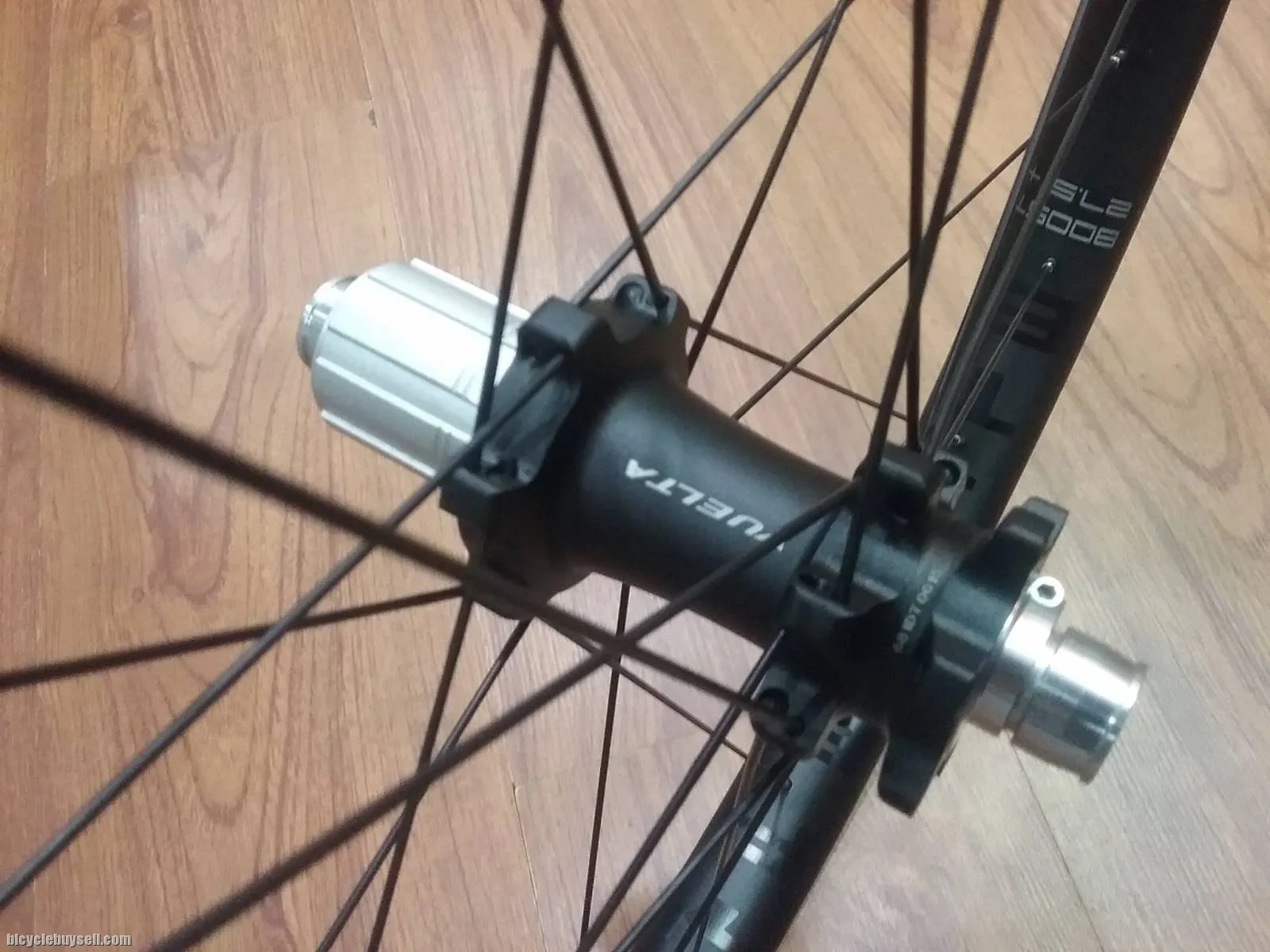 Vuelta Hyperlite Boost 27.5 Plus tubeless ready