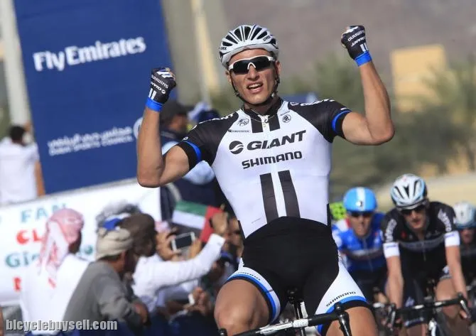 ORIGINAL PRO TEAM GIANT SHIMANO KITS: CLIMBER JERSEY, BIB SHORTS &amp; GLOVE