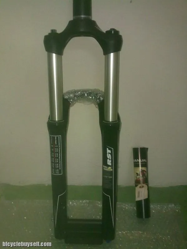 RST Deuce 140mm Travel M.T.B Air Forks 26er (FREE Syncros FR50 1.5" Stem)