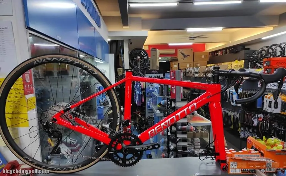 BENOTTO CARBON DISC BRAKE R300 ROAD BIKE