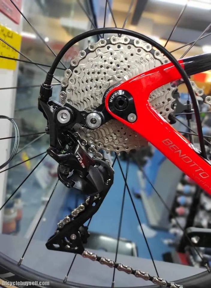 BENOTTO CARBON DISC BRAKE R300 ROAD BIKE