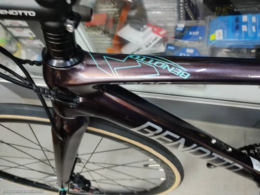 BENOTTO CARBON DISC BRAKE R300 ROAD BIKE
