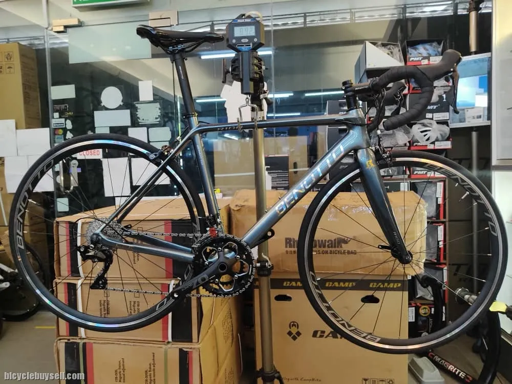 BENOTTO R100 CARBON ROAD BIKE WITH SHIMANO 105