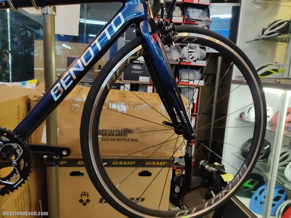 BENOTTO R100 CARBON ROAD BIKE WITH SHIMANO 105