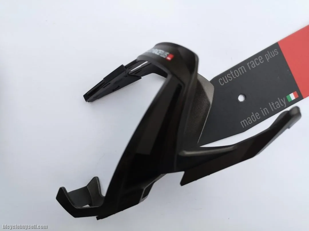 Elite Custom Race Plus bottle cage