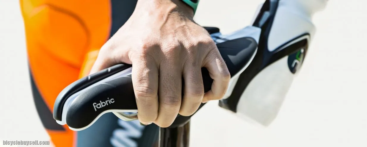 Fabric Tri Race Flat Titanium Rail Saddle