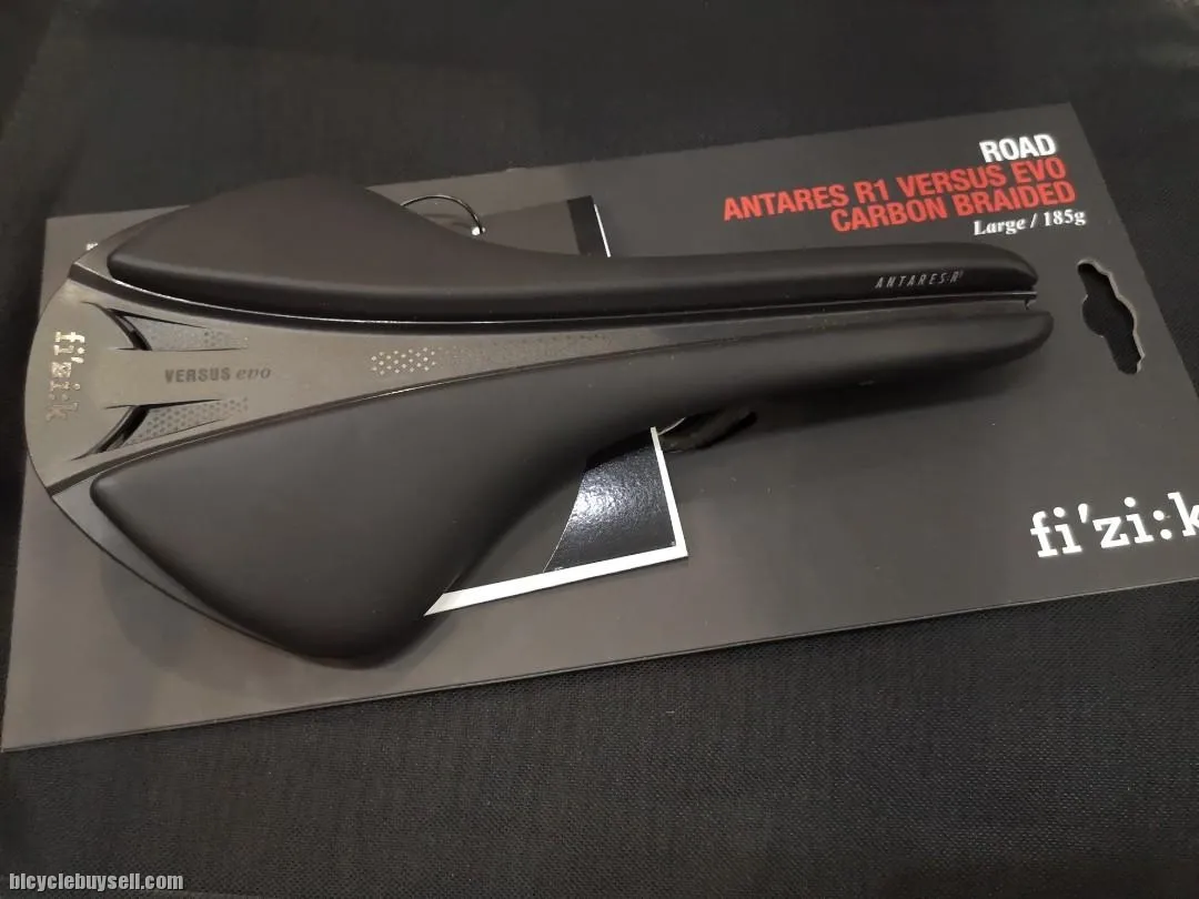 fi'zi:k Antares R1 VS EVO saddle