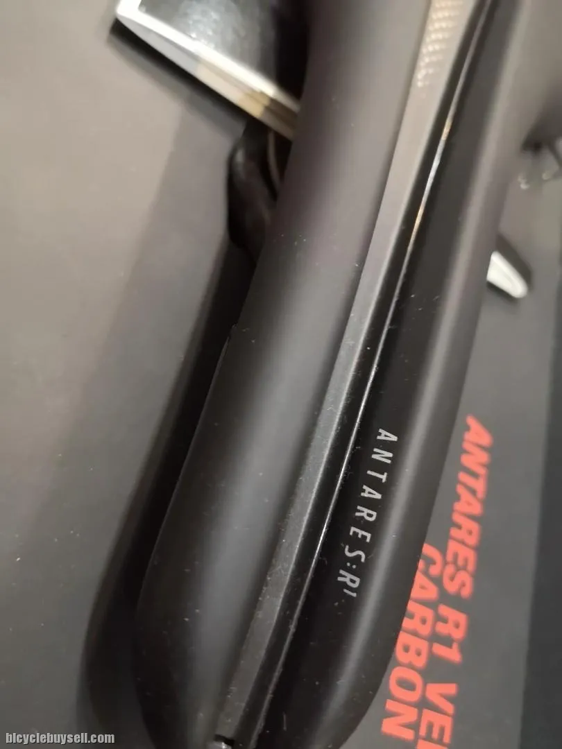 fi'zi:k Antares R1 VS EVO saddle