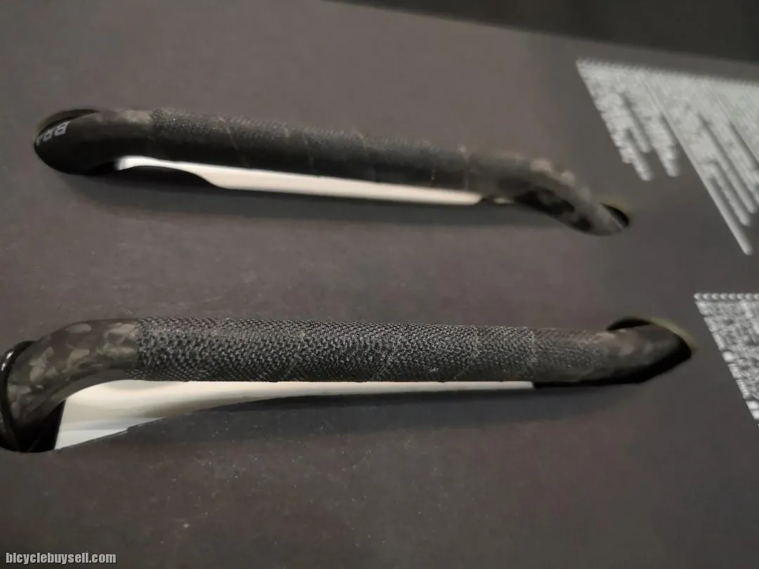 fi'zi:k Antares R1 VS EVO saddle