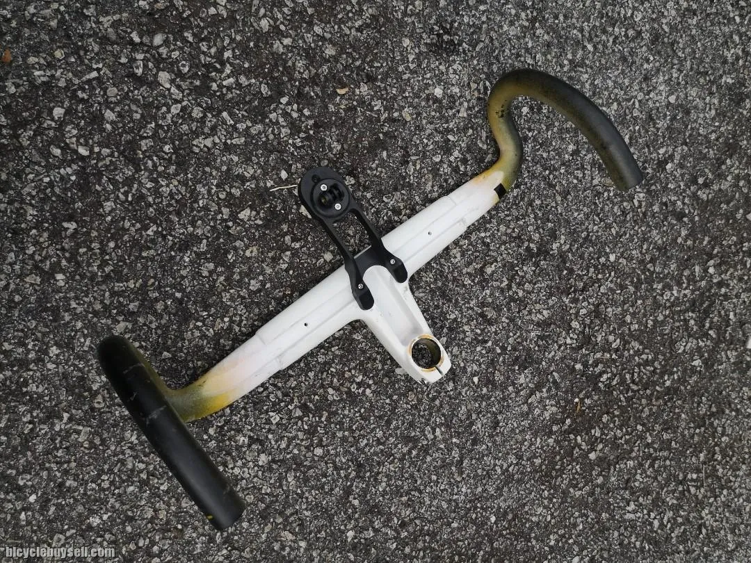 Integrated carbon handlebar stem negotiable