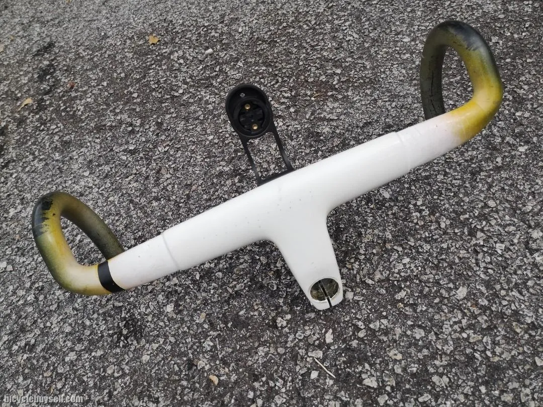 Integrated carbon handlebar stem negotiable