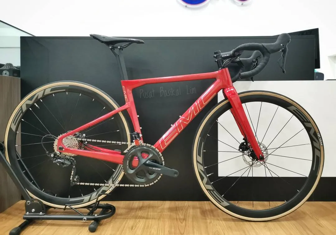 EMC Equip R3.3 Disc Carbon Road Bike