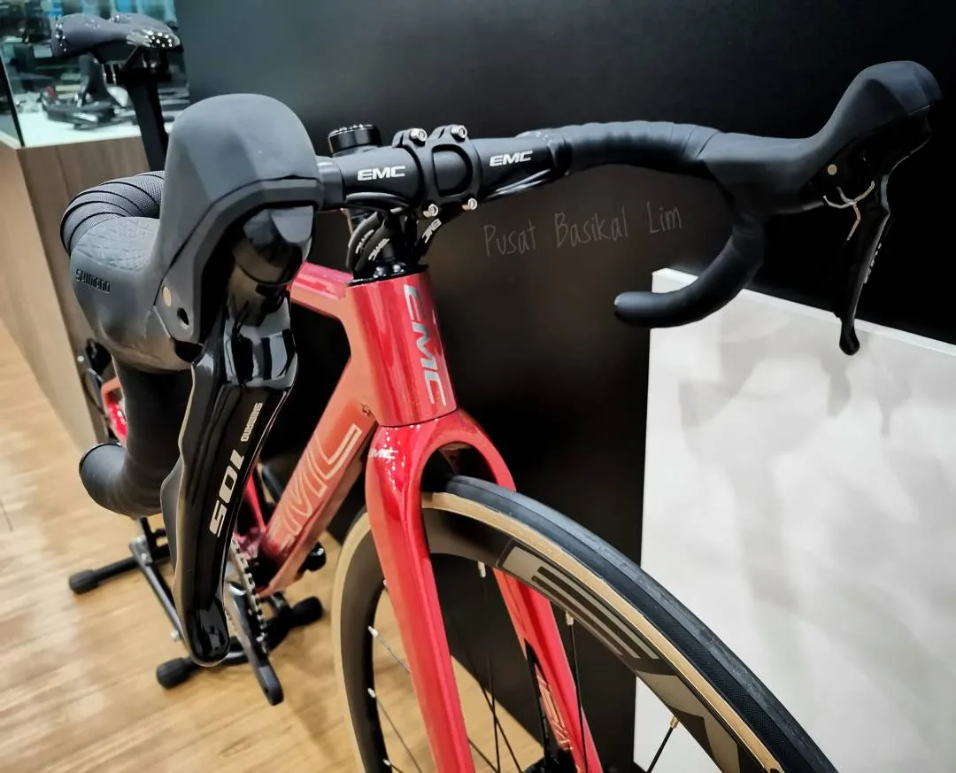 EMC Equip R3.3 Disc Carbon Road Bike