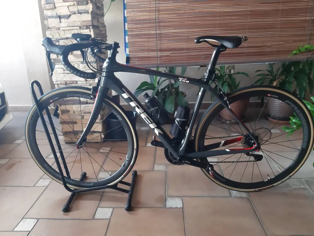 Trek Domane SL5 2018 with R7000 groupset.