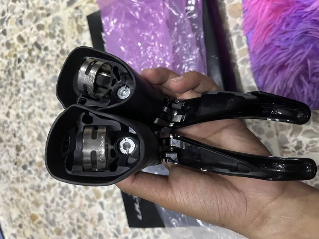 SOLD SOLD SOLD OUT OF STOCK Shimano 105 R5800 shifter