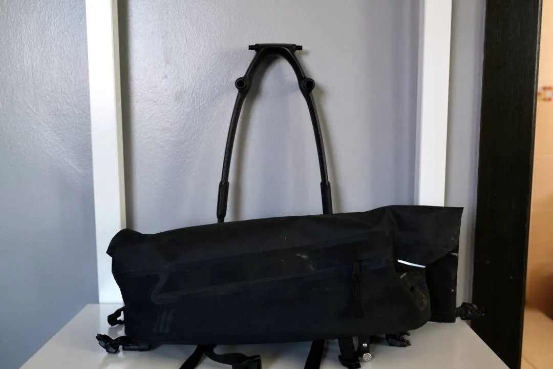 Tailfin Carbon Rack with Trunk Top Bag