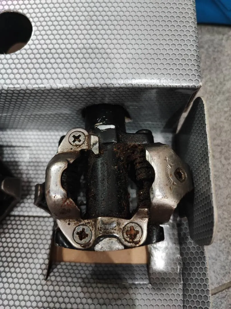 Sold - Original Shimano clipless pedal PD-M520