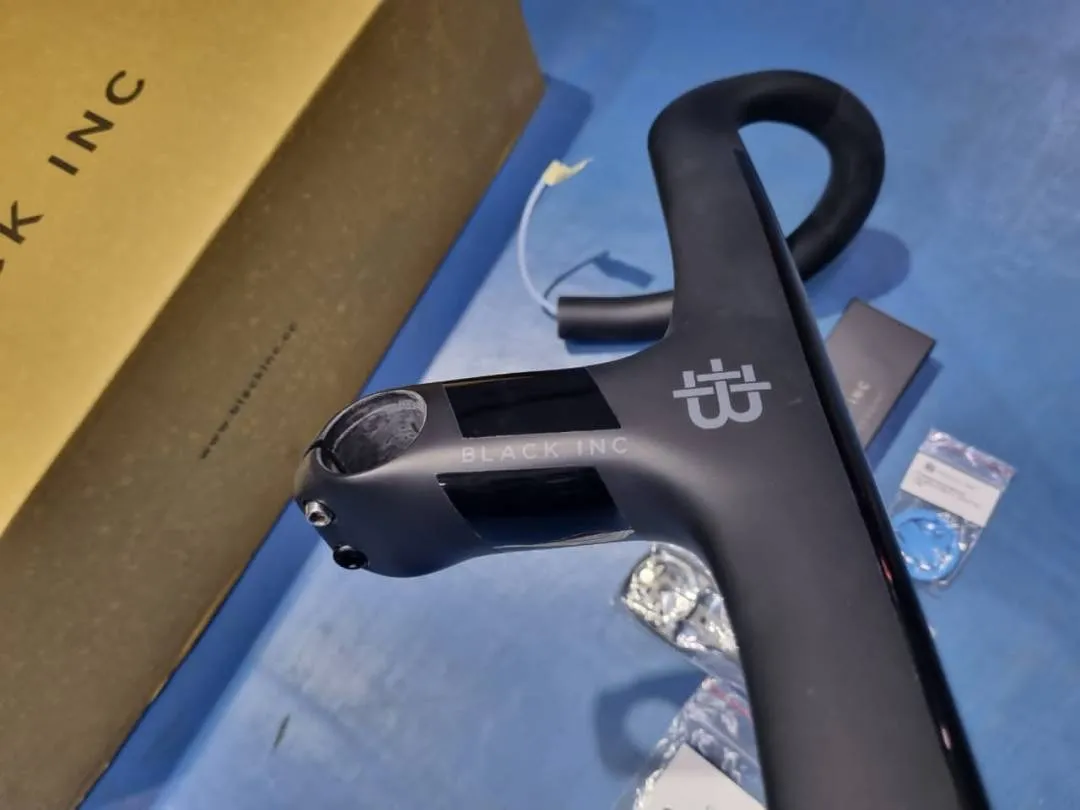 Black Inc Carbon Integrated Handlebar with Garmin Mount  (Brand New !!!)