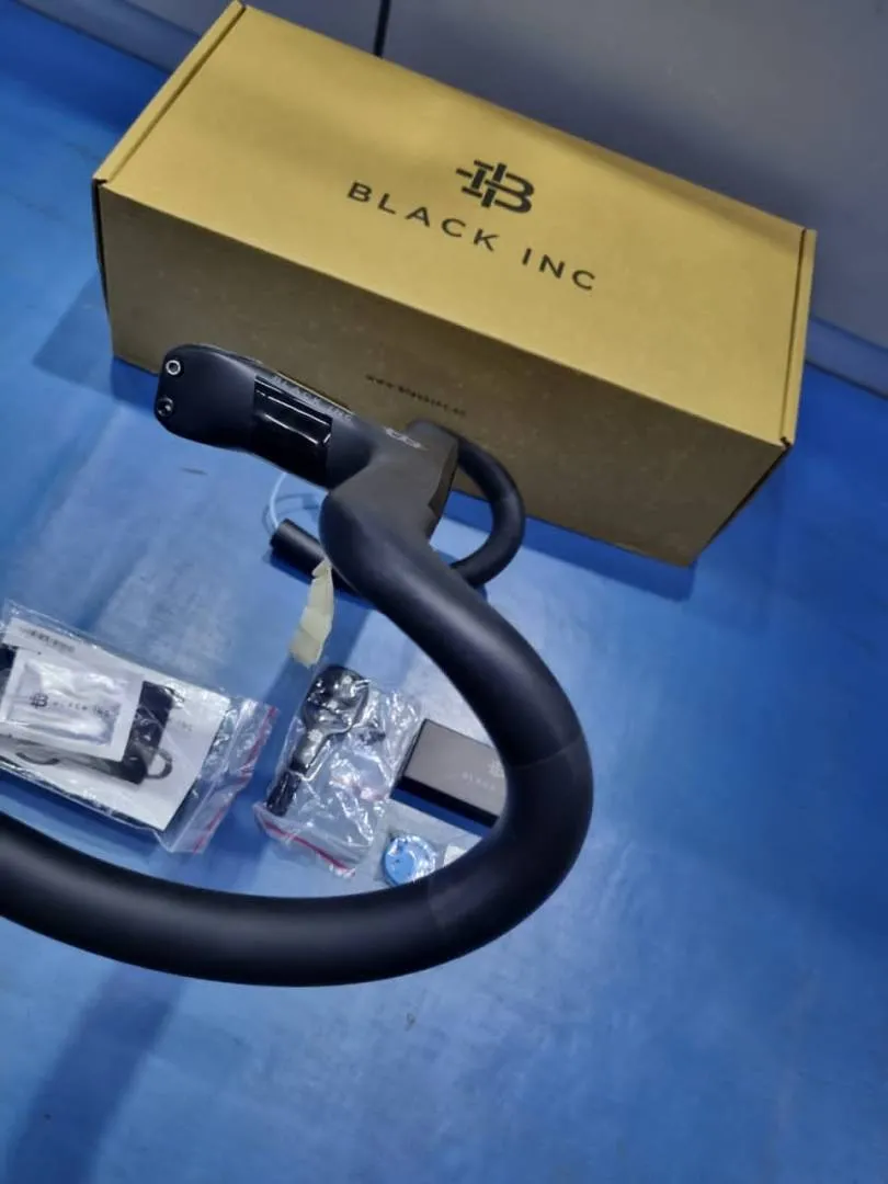 Black Inc Carbon Integrated Handlebar with Garmin Mount  (Brand New !!!)