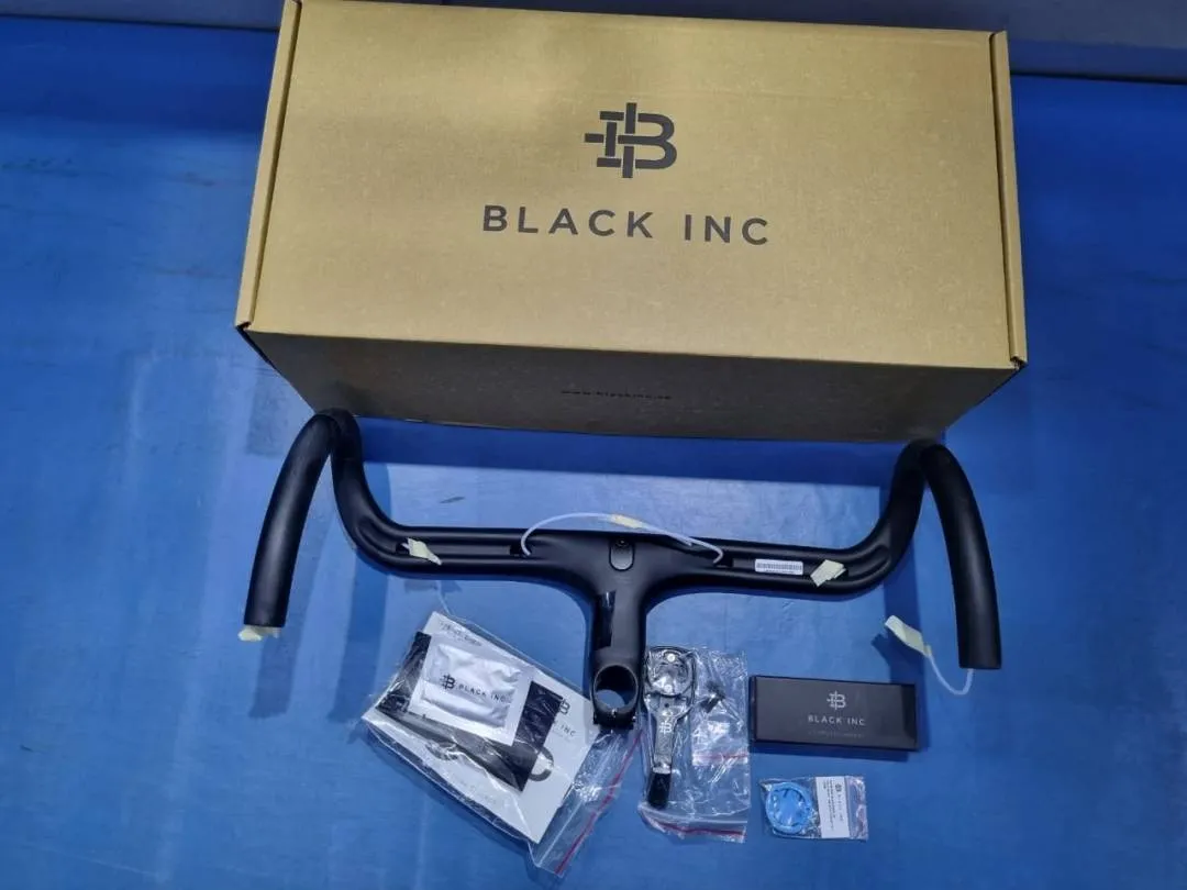 Black Inc Carbon Integrated Handlebar with Garmin Mount  (Brand New !!!)