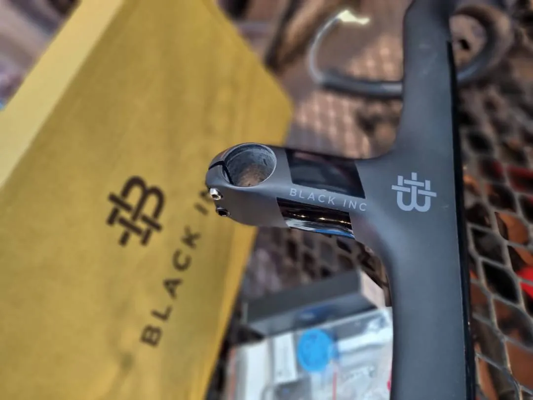 Black Inc Carbon Integrated Handlebar with Garmin Mount  (Brand New !!!)