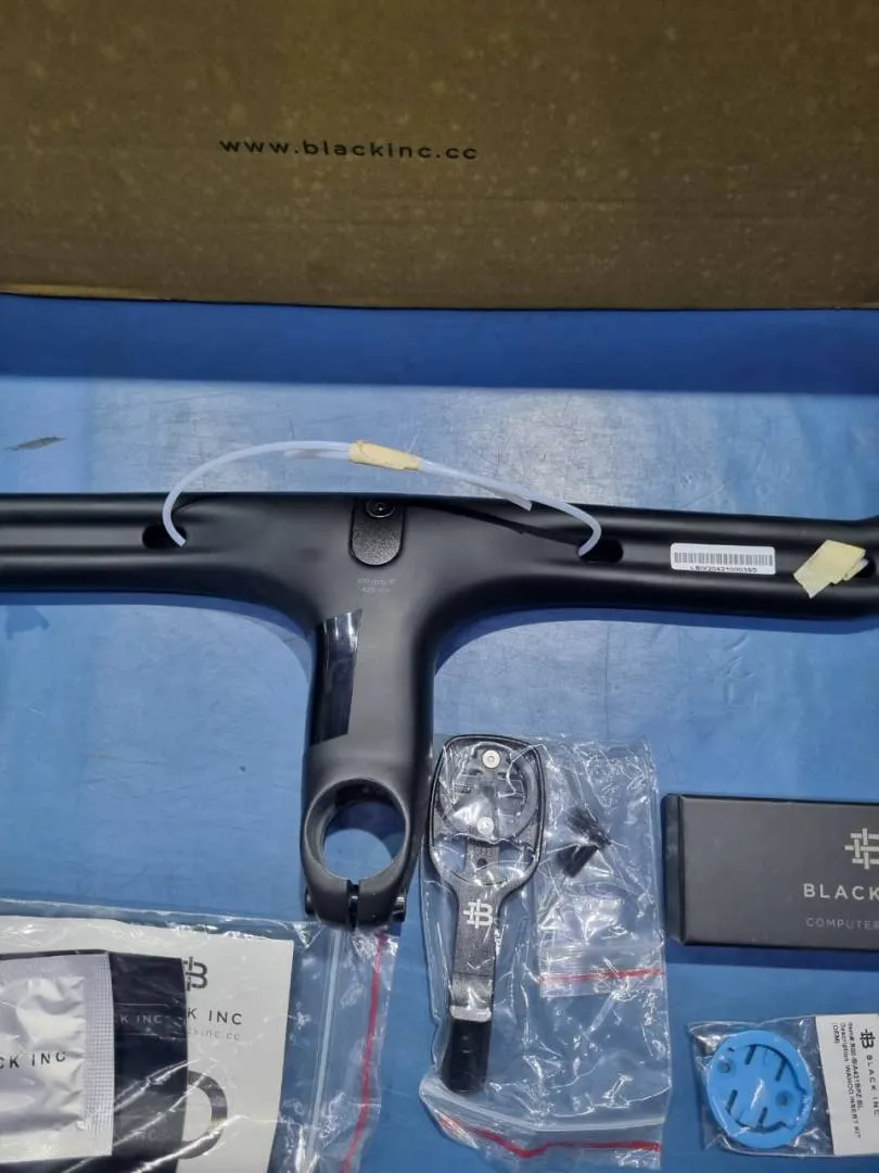 Black Inc Carbon Integrated Handlebar with Garmin Mount  (Brand New !!!)