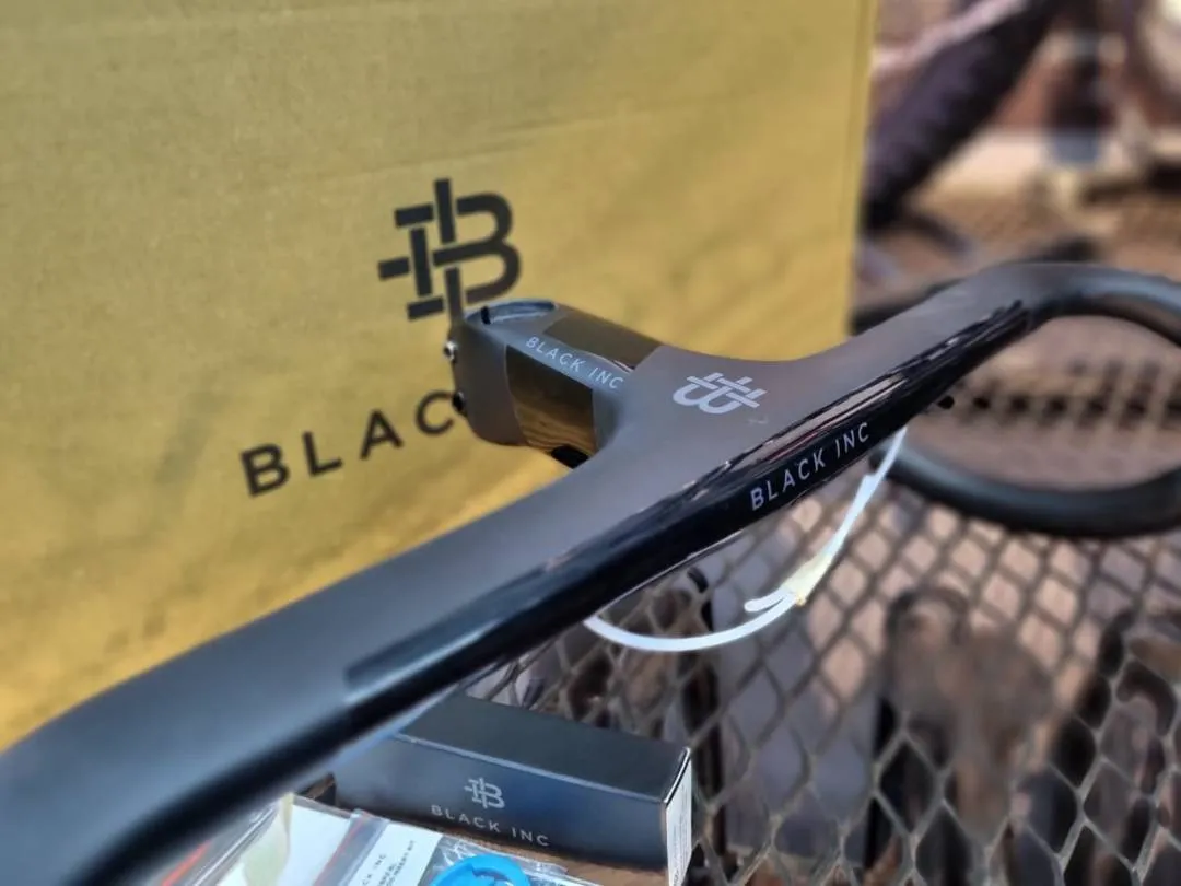 Black Inc Carbon Integrated Handlebar with Garmin Mount  (Brand New !!!)