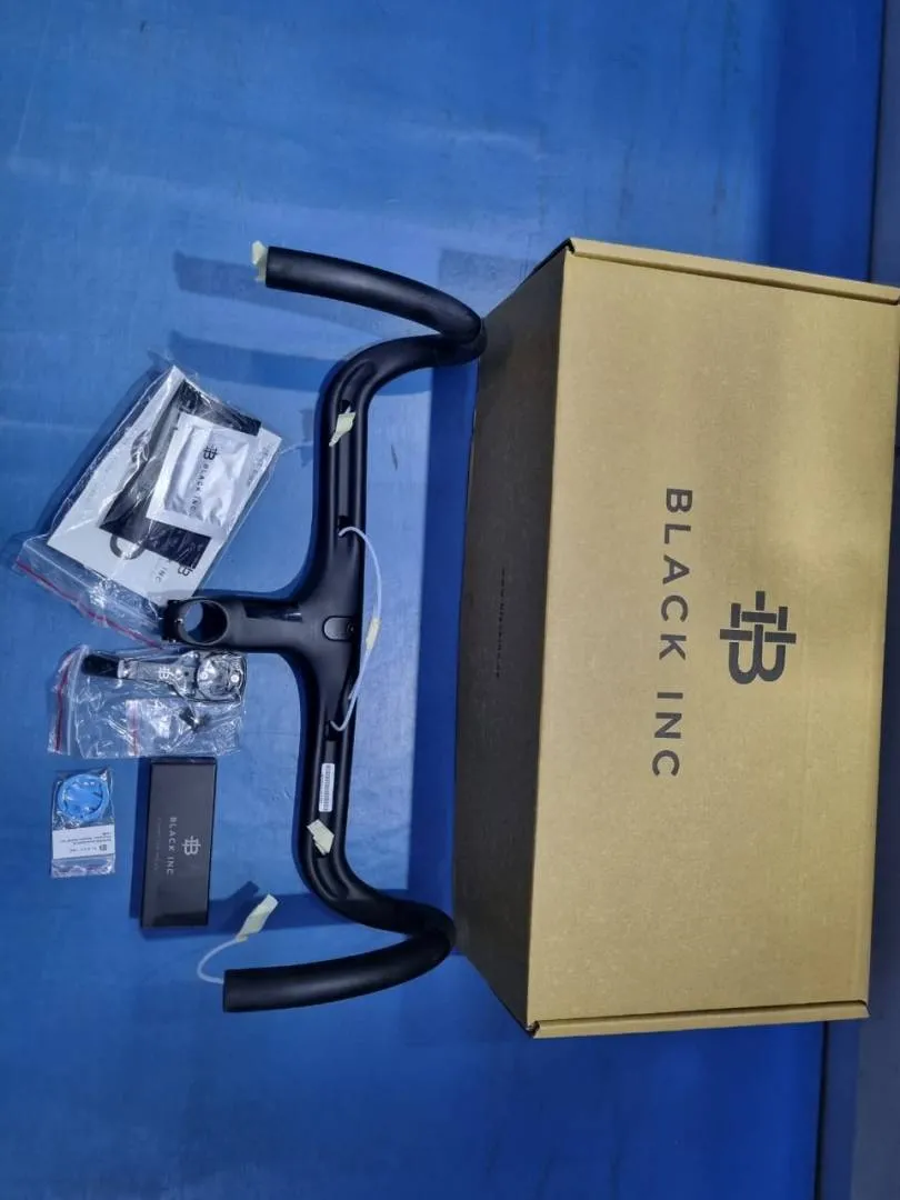 Black Inc Carbon Integrated Handlebar with Garmin Mount  (Brand New !!!)