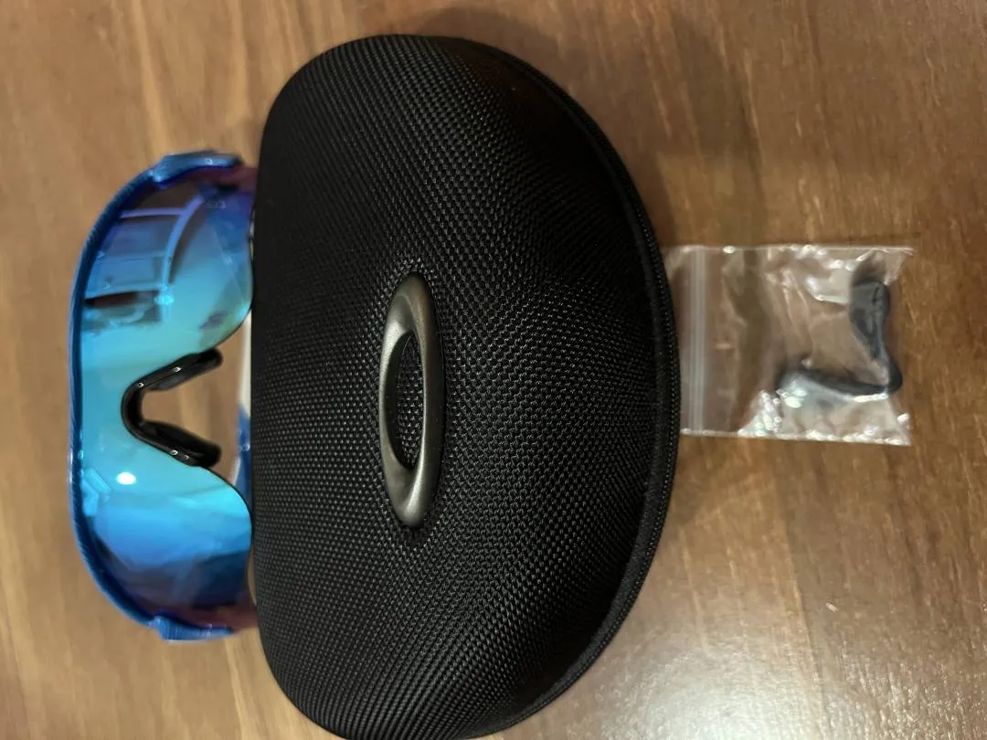 Oakley Radarlock