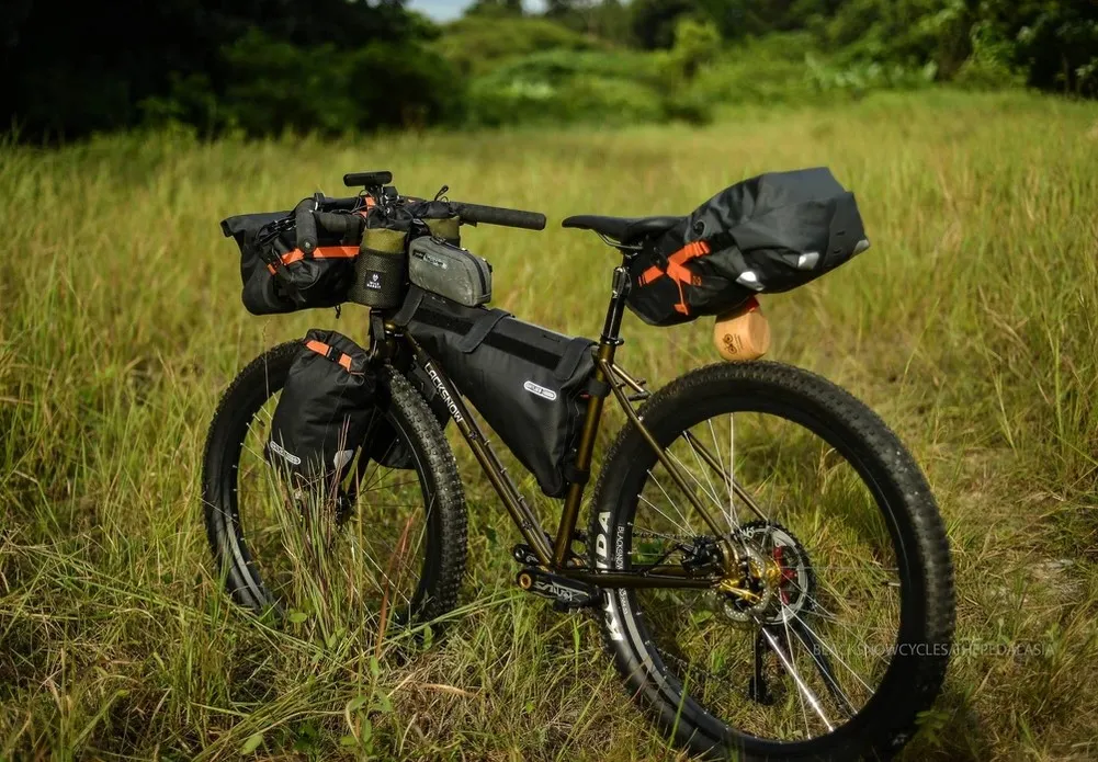 Gravel/Touring/Bike Packing/All Road Bike - Black Snow Pangaea Shimano 105 R7000 Disc