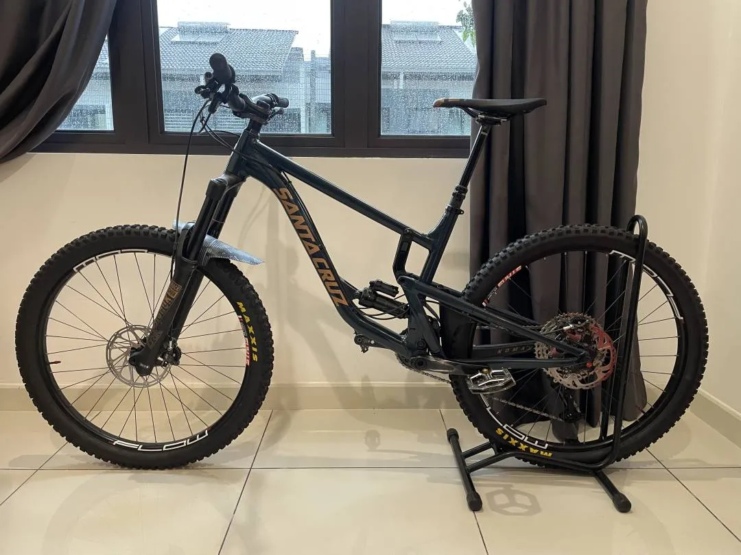 Santa Cruz Nomad V4 alu Size M