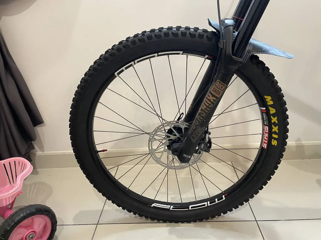 Santa Cruz Nomad V4 alu Size M