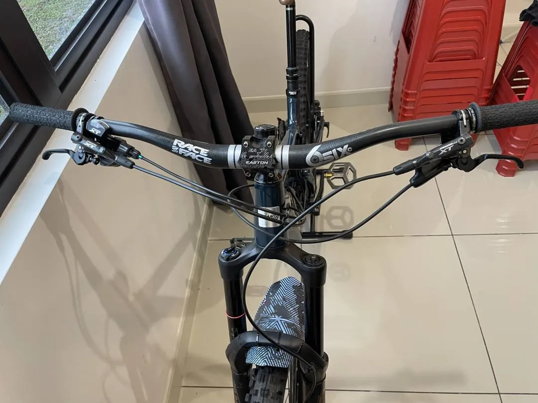 Santa Cruz Nomad V4 alu Size M
