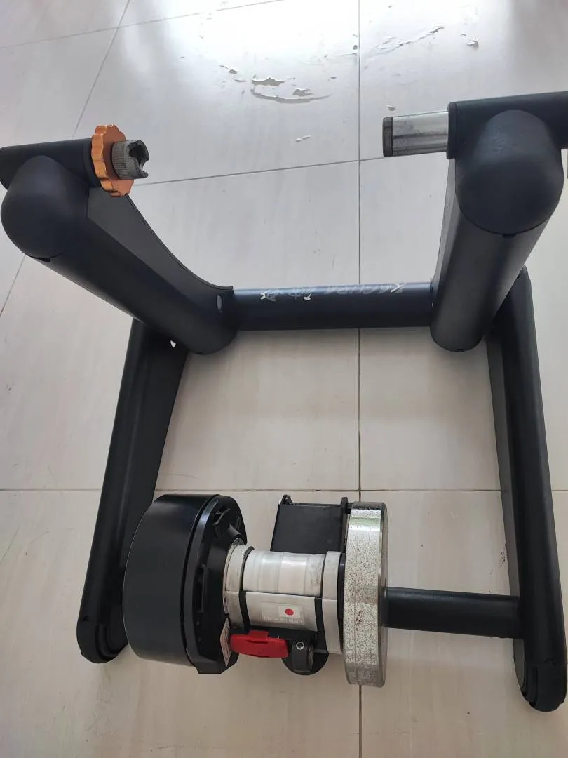 Minoura Kagura smart trainer. Zwift ready!