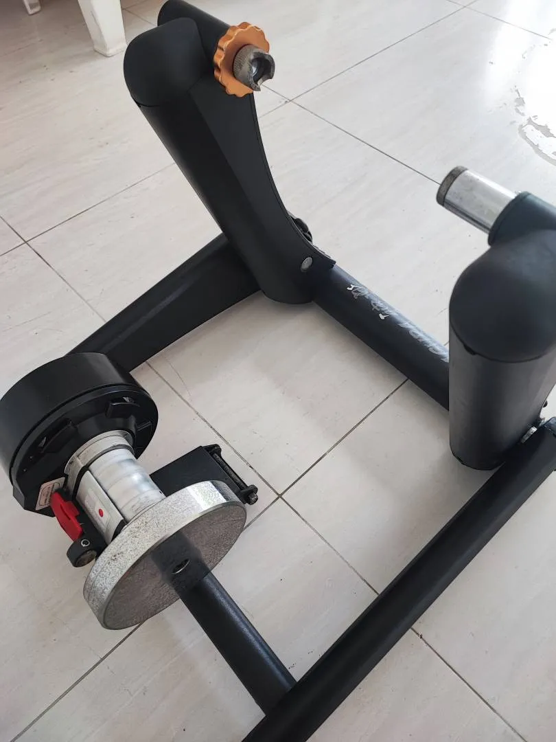 Minoura Kagura smart trainer. Zwift ready!