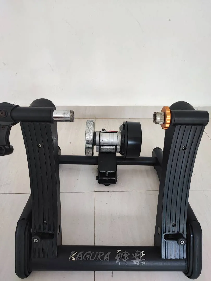 Minoura Kagura smart trainer. Zwift ready!