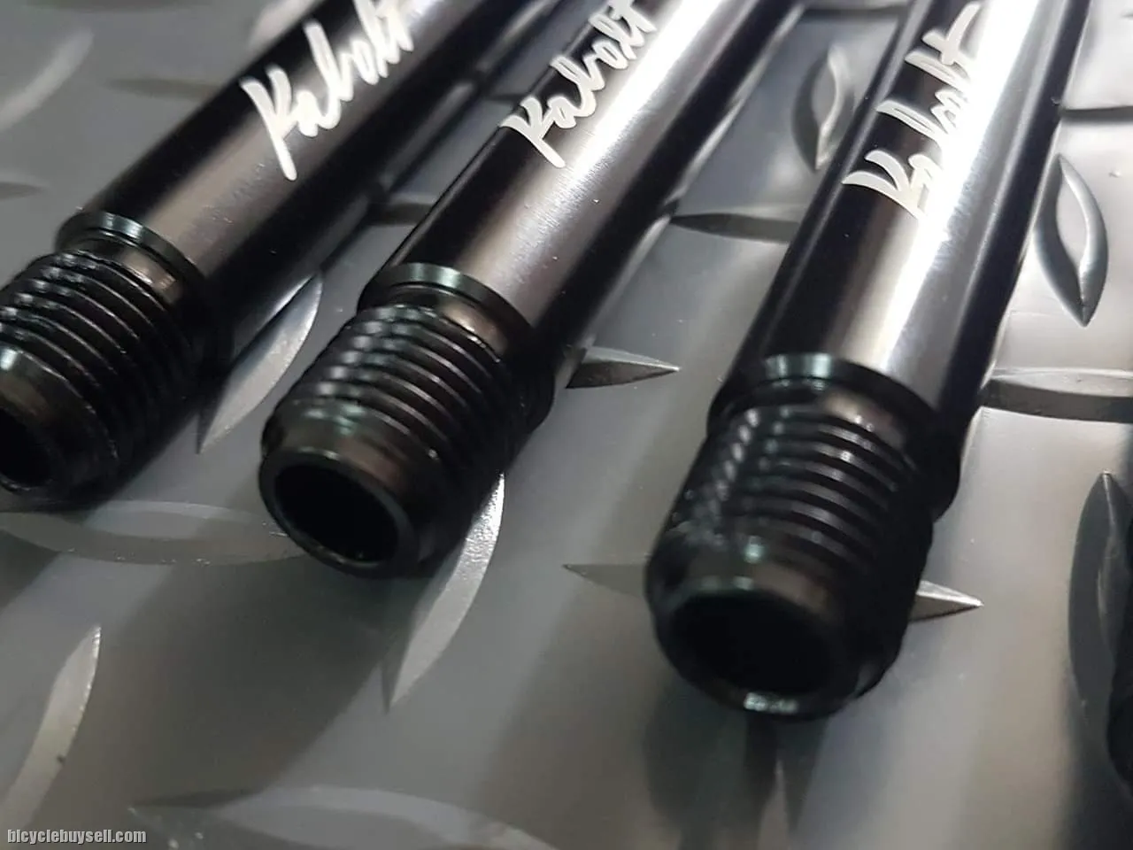 FOX Fork 15mm Thru Axle.