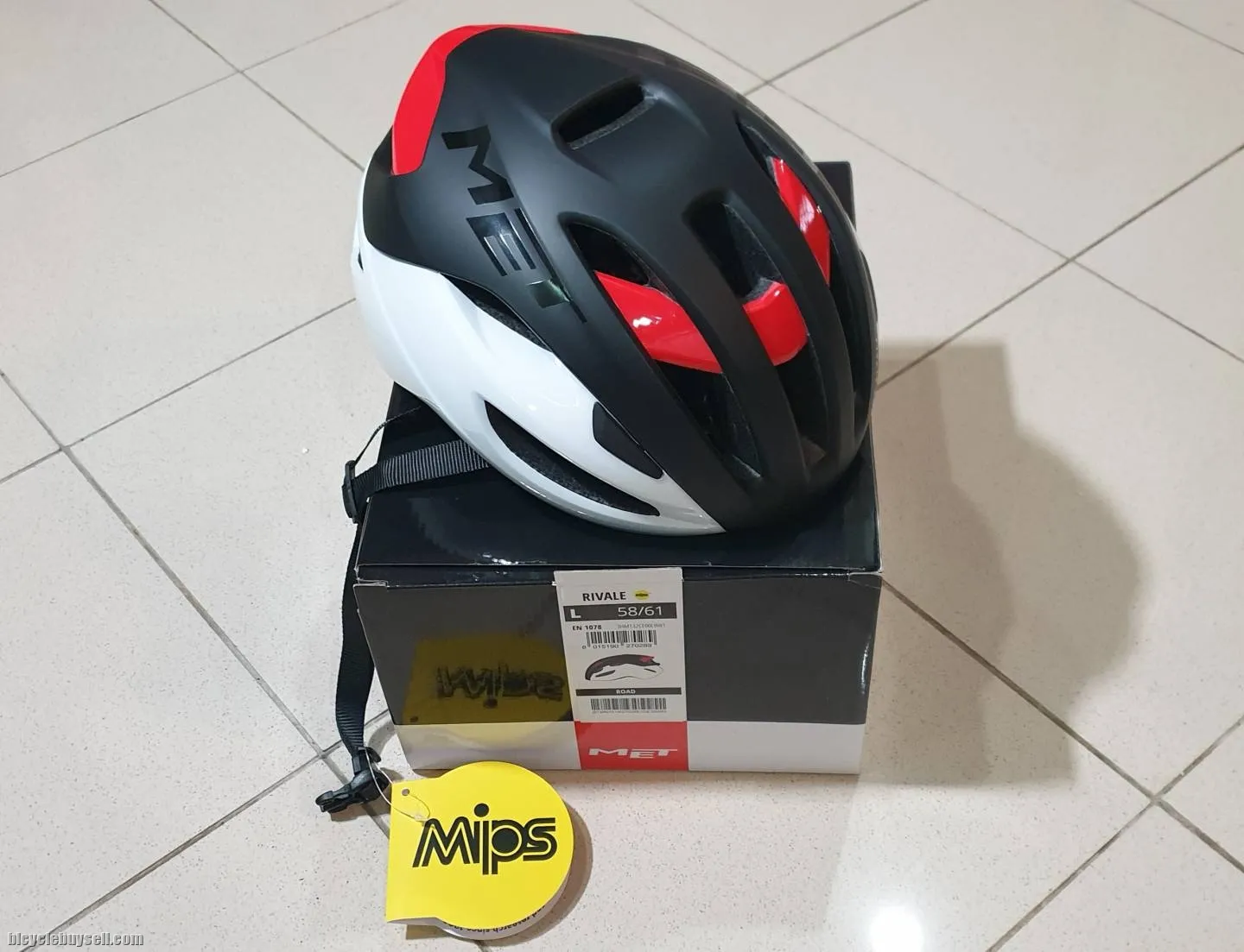 MET Rivale Mips size L