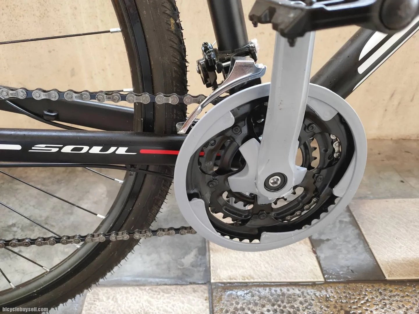 Beautiful 700c hybrid touring bike 24sp