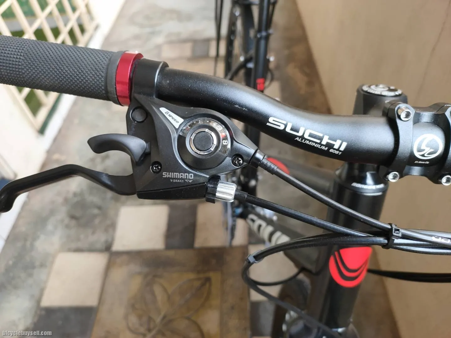 Beautiful 700c hybrid touring bike 24sp
