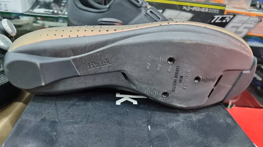 Fizik Tempo Overcurve R4 (42Wide) Copper/Black - Brand New !!!