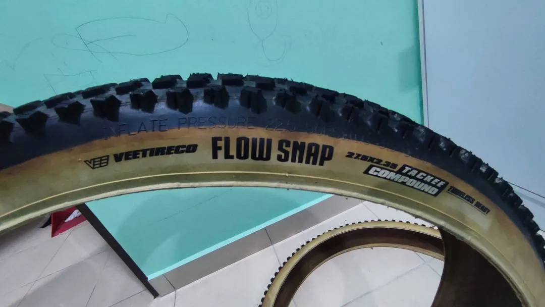 Veetire Flow Snap 27.5x2.35