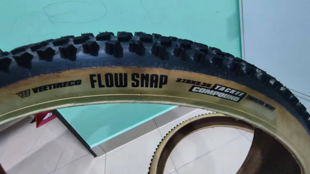 Veetire Flow Snap 27.5x2.35