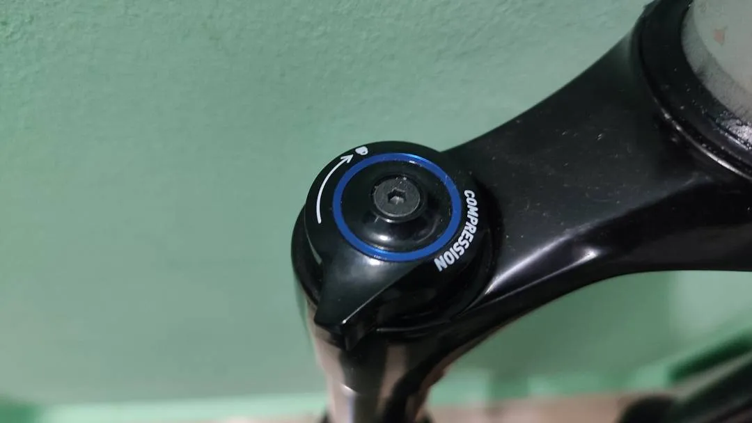 ROCKSHOX RECON SILVER RL- Non boost.