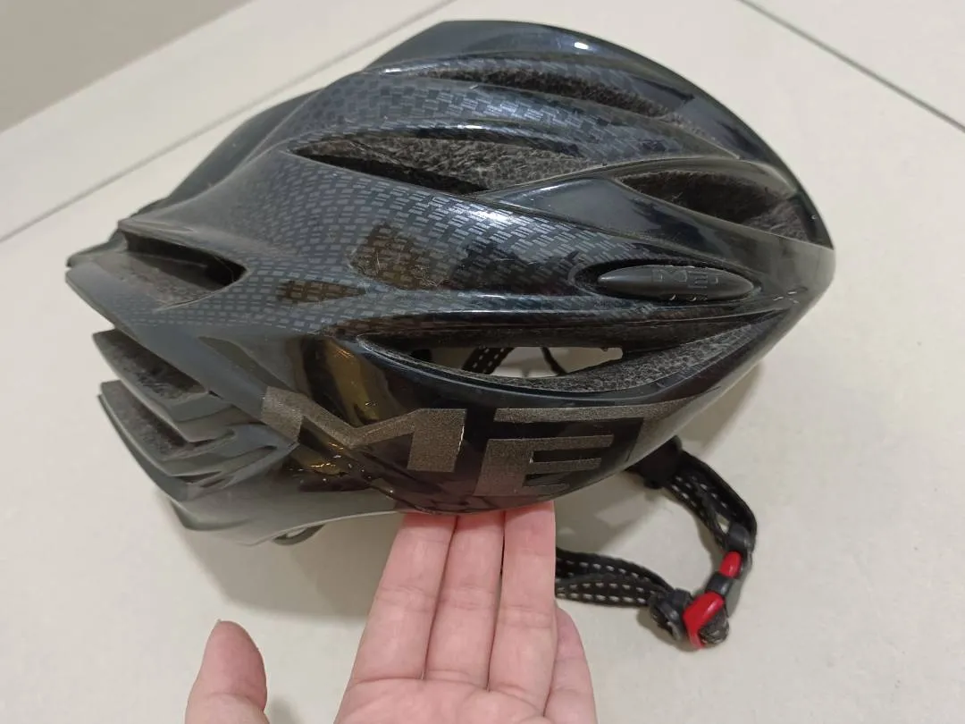 MET HELMET