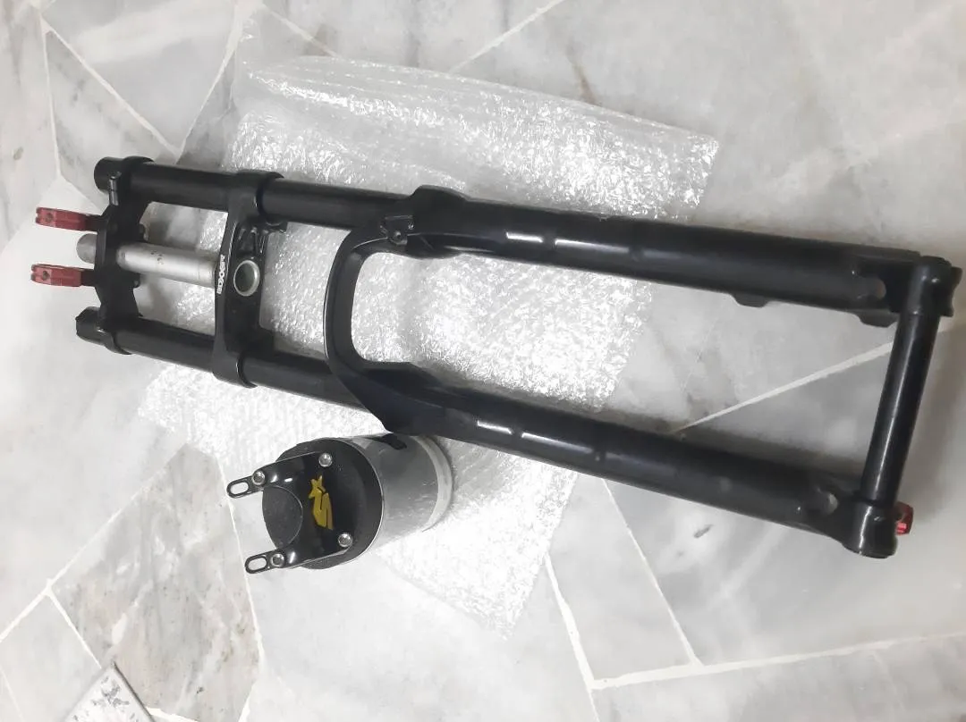 REDUCED! Rockshox Boxxer RC 27.5" DH Fork - 32mm Mick Hannah stem