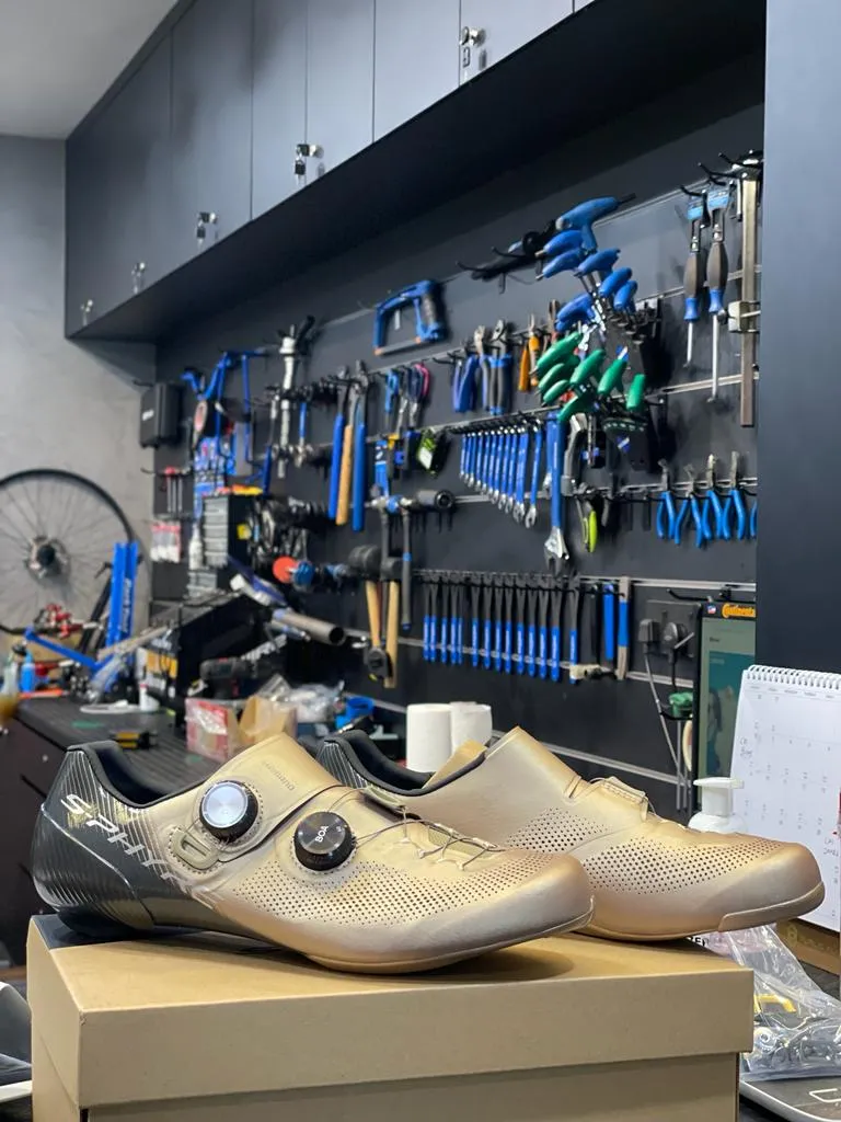 SHIMANO RC903E LIMITED EDITION COLOR ROAD SHOE !