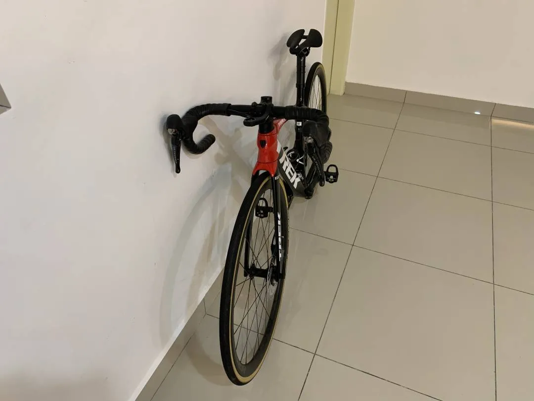 Trek Emonda SL6 Disc Pro (Black/Red) Size 47