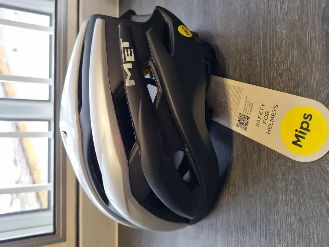 WTS met trenta jingo RS MIPS helmet Assos version Brand New